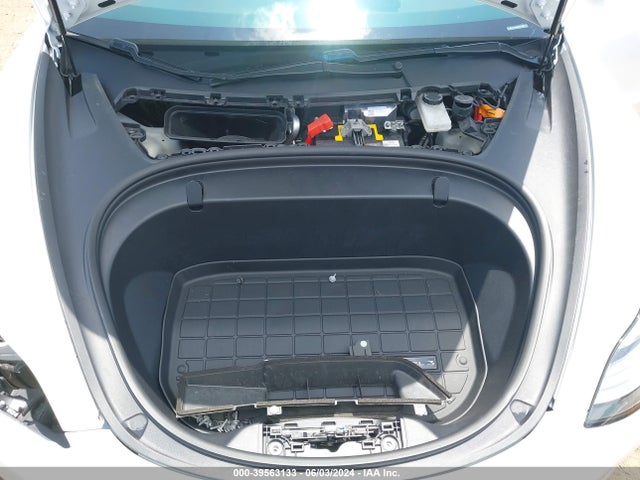 5YJ3E1EB8JF180281 Tesla Model 3 Long Range/performance
