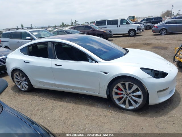 5YJ3E1EB8JF180281 Tesla Model 3 Long Range/performance