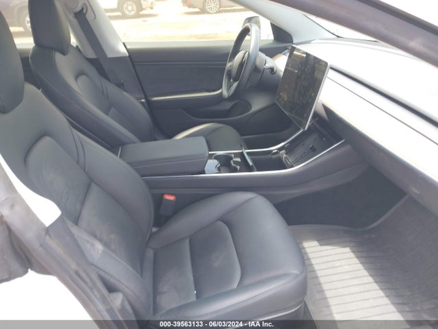 5YJ3E1EB8JF180281 Tesla Model 3 Long Range/performance