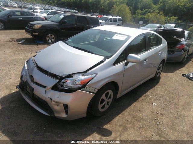 Toyota Prius Two 2015 JTDKN3DU8F1900236 Image 2