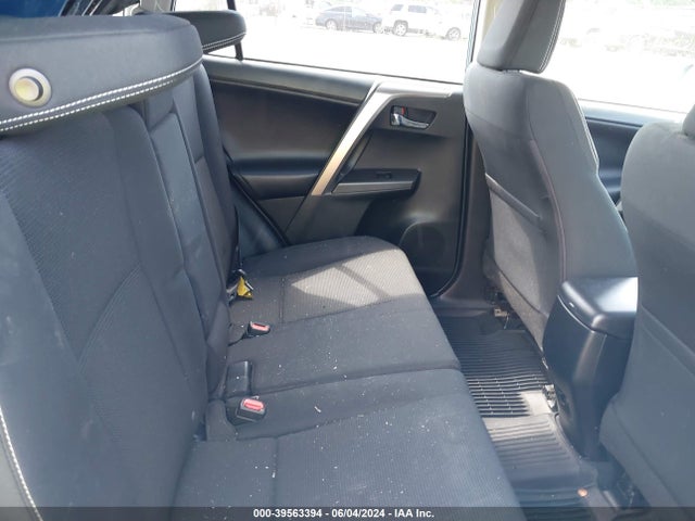 Toyota Rav4 Xle 2018 JTMRFREV3JD241639 Image 8