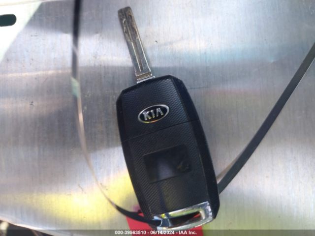 KNDJN2A28F7123210 KIA Soul