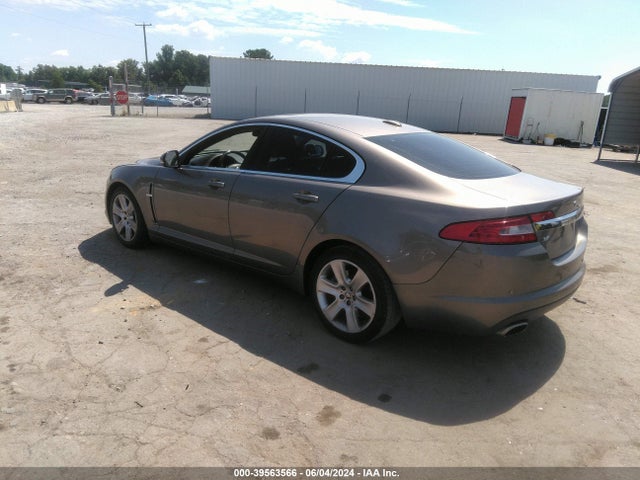 2011 JAGUAR XF SAJWA0FBXBLS12519 Photo 2