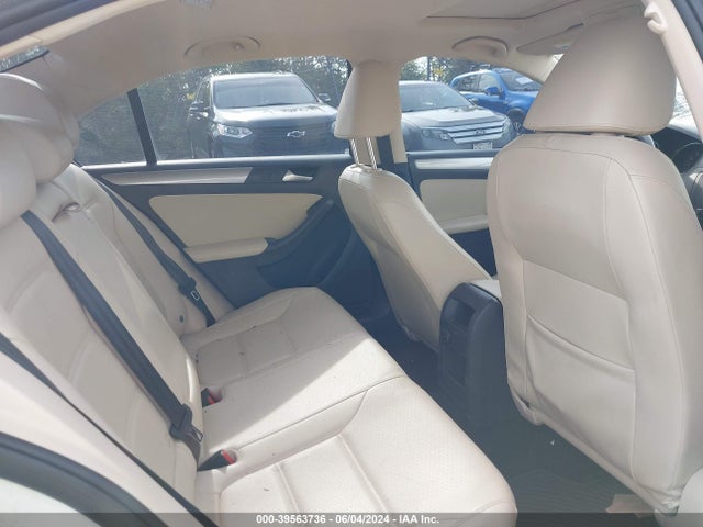 3VWDB7AJ6JM250107 Volkswagen Jetta 1.4t Se/1.4t Wolfsburg Edition