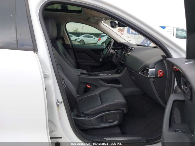SADCJ2BV5HA499113 Jaguar F-pace 35t Premium