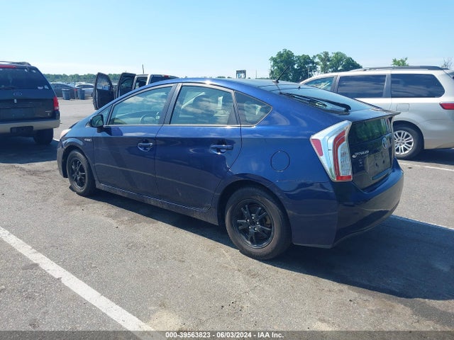 Toyota Prius Two 2014 JTDKN3DU7E0385993 Image 3