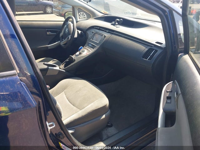 Toyota Prius Two 2014 JTDKN3DU7E0385993 Image 5