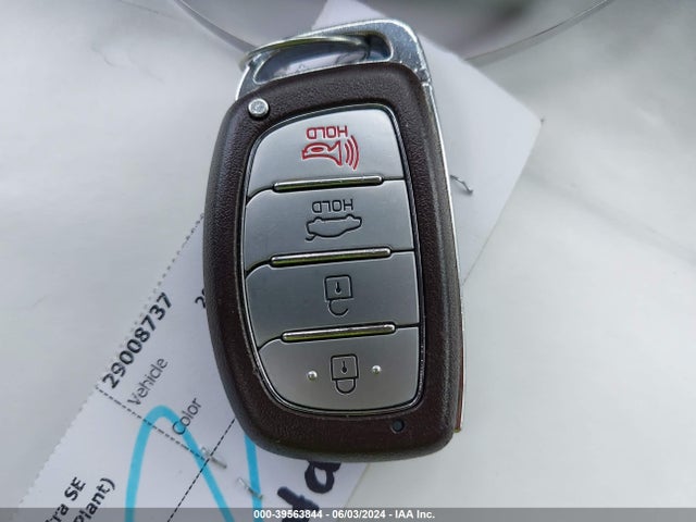 Hyundai Elantra Value Edition 2017 5NPD84LFXHH167918 Image 11