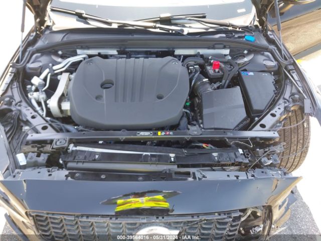 7JRL12FL2RG304010 Volvo S60 B5 Plus Dark Theme