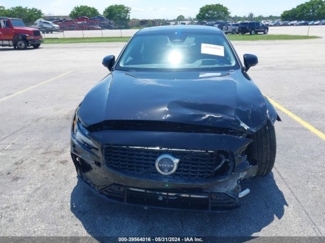 7JRL12FL2RG304010 Volvo S60 B5 Plus Dark Theme