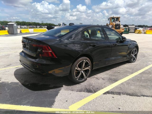 7JRL12FL2RG304010 Volvo S60 B5 Plus Dark Theme