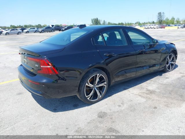 7JRL12FL2RG304010 Volvo S60 B5 Plus Dark Theme