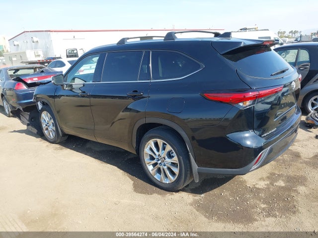 Toyota Highlander Limited 2023 5TDKDRAH5PS522202 Image 3