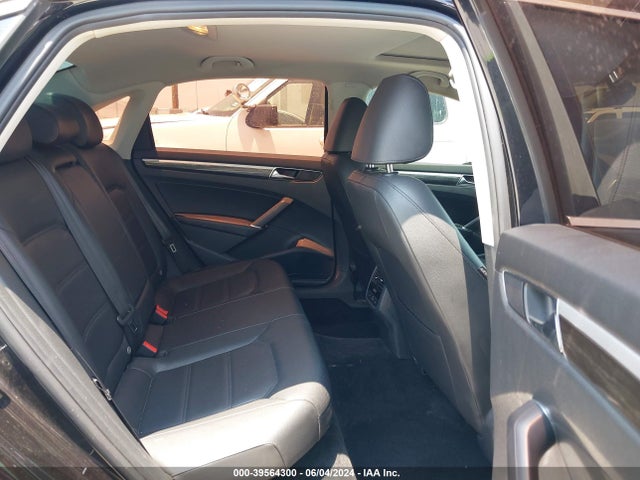 1VWBA7A31JC036185 Volkswagen Passat 2.0t Se
