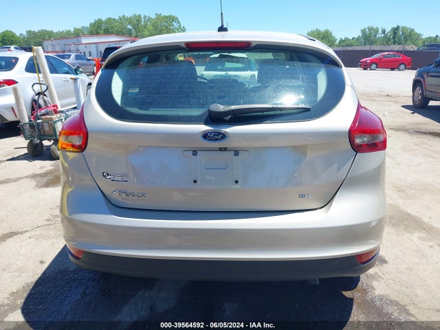 Ford FOCUS SE 2018 1FADP3K29JL312059 Image 16