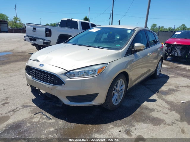 Ford FOCUS SE 2018 1FADP3K29JL312059 Image 2