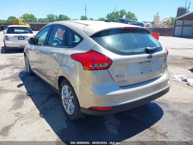Ford FOCUS SE 2018 1FADP3K29JL312059 Image 3