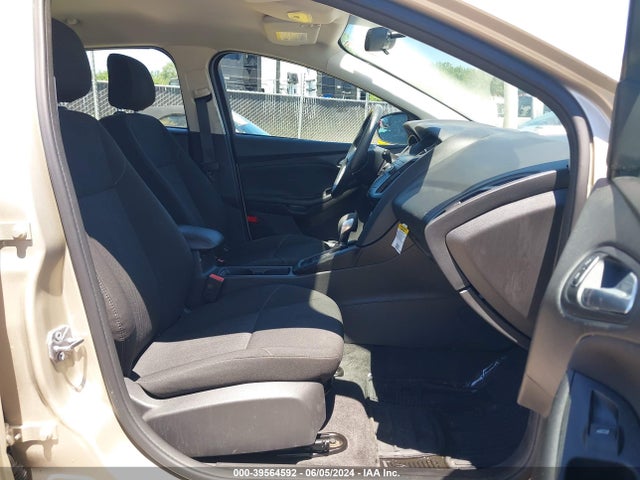 Ford FOCUS SE 2018 1FADP3K29JL312059 Image 5