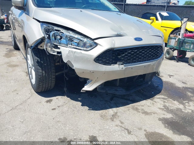 Ford FOCUS SE 2018 1FADP3K29JL312059 Image 6