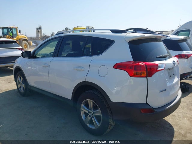 Toyota Rav4 Xle 2015 JTMWFREV0FJ049347 Image 3