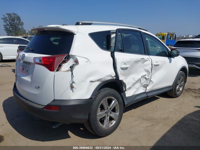 Toyota Rav4 Xle 2015 JTMWFREV0FJ049347 Image 4