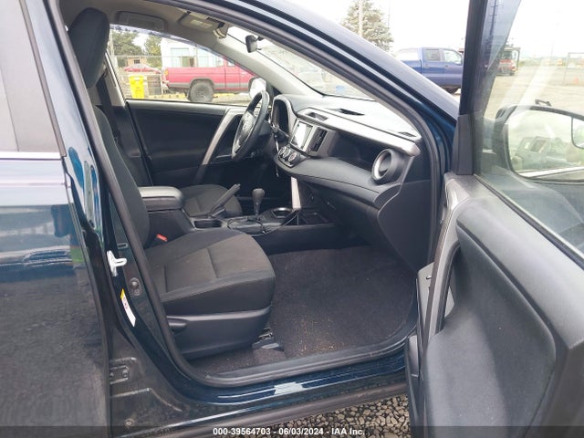 Продажа на аукционе авто 2017 Toyota Rav4 Le, vin: JTMBFREV0HJ146615, номер лота: 39564703