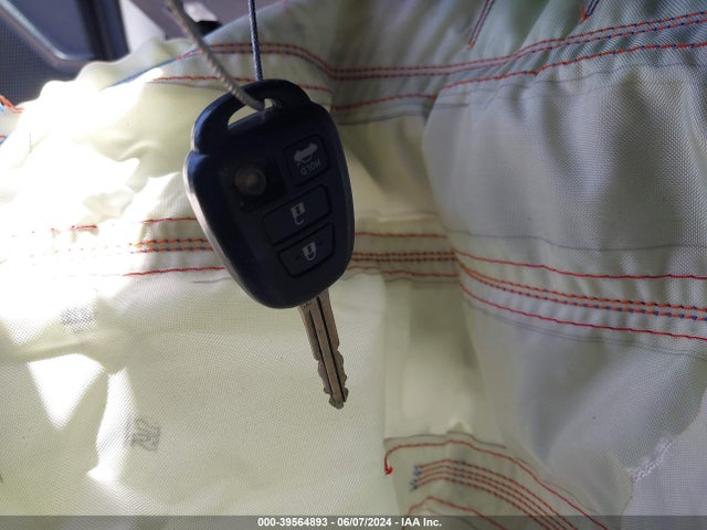 Toyota COROLLA LE 2018 5YFBURHE0JP811676 Image 11