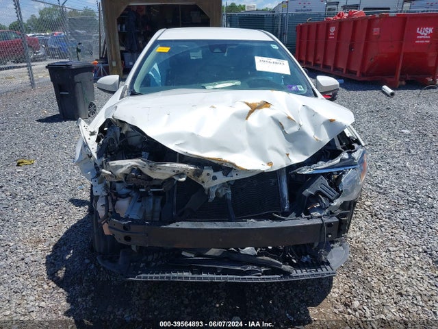 Toyota COROLLA LE 2018 5YFBURHE0JP811676 Image 13