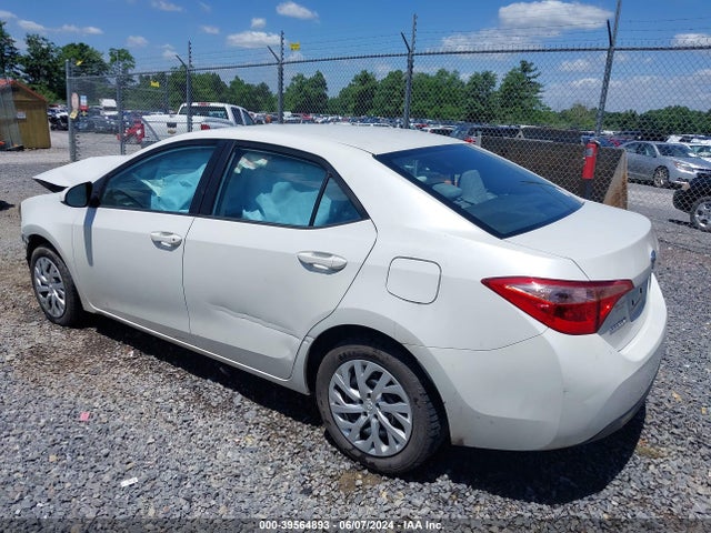 Toyota COROLLA LE 2018 5YFBURHE0JP811676 Image 3