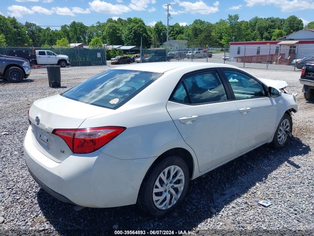 Toyota COROLLA LE 2018 5YFBURHE0JP811676 Image 4
