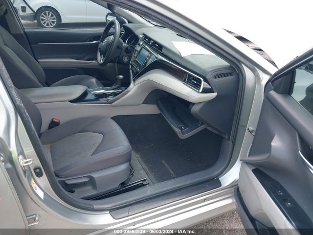 Toyota CAMRY LE 2018 4T1B11HK7JU632517 Image 5