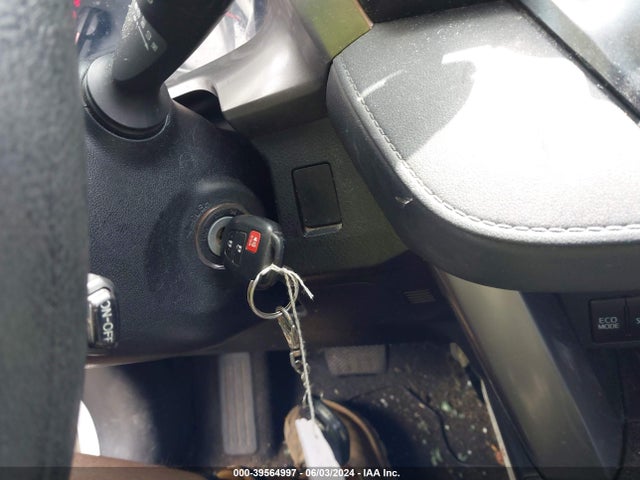 Toyota RAV4 LE 2016 JTMBFREV9GD180100 Image 11