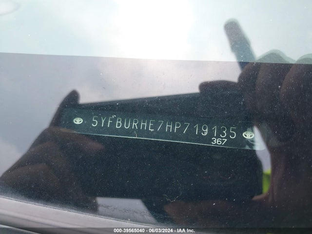 Toyota COROLLA LE 2017 5YFBURHE7HP719135 Image 17