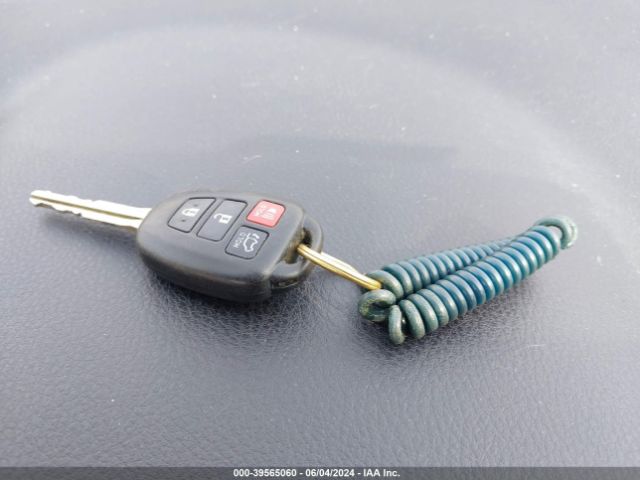 2T3RFREV2GW536887 Toyota Rav4 Xle