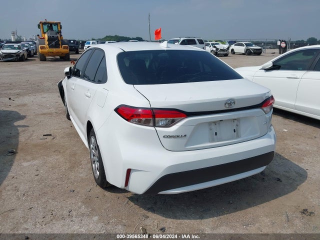Toyota COROLLA LE 2022 5YFEPMAEXNP272930 Image 3