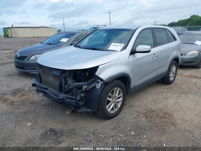 KIA SORENTO LX 2014 5XYKTCA62EG522232 Image 2