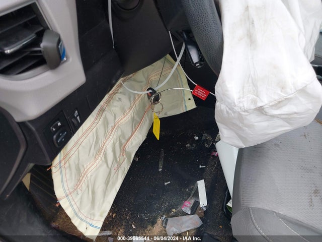 Toyota COROLLA LE 2015 5YFBURHE2FP252395 Image 11