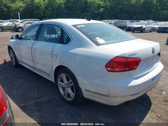 1VWBT7A39FC072384 Volkswagen Passat 1.8t Se