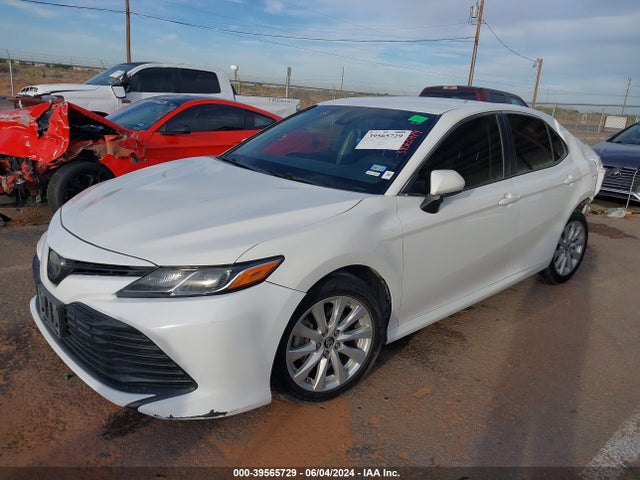 Toyota CAMRY LE 2018 JTNB11HK5J3025926 Image 2