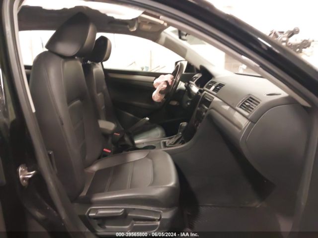 1VWAT7A30FC022016 Volkswagen Passat 1.8t Wolfsburg Edition