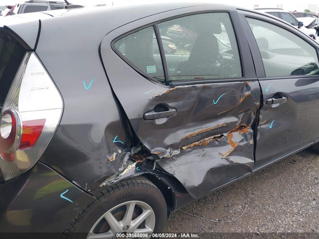 Toyota Prius C Three 2014 JTDKDTB37E1566762 Image 6