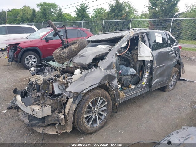 Toyota Highlander Xle 2018 5TDJZRFH8JS495851 Image 2