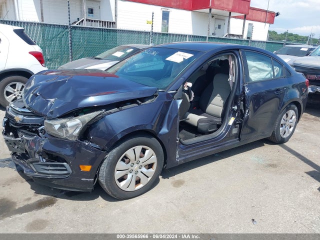 Chevrolet Cruze Ls Auto 2015 1G1PA5SG3F7227856 Image 2