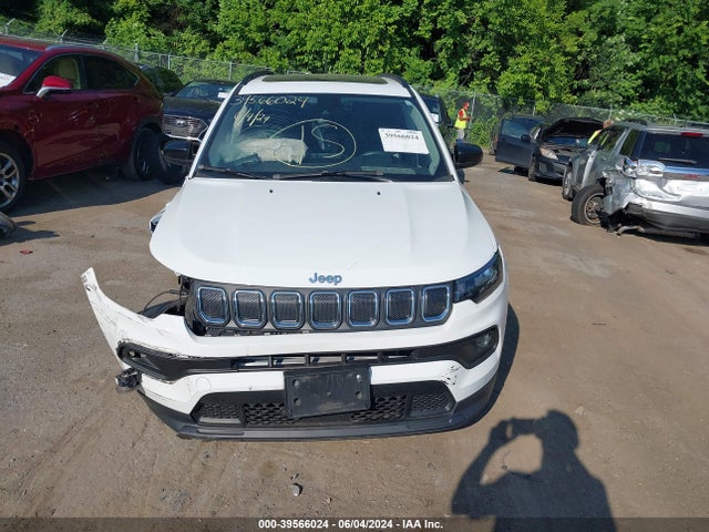 3C4NJDFB6NT181215 Jeep Compass Latitude Lux 4x4