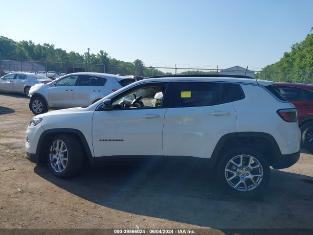 3C4NJDFB6NT181215 Jeep Compass Latitude Lux 4x4