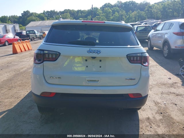 3C4NJDFB6NT181215 Jeep Compass Latitude Lux 4x4