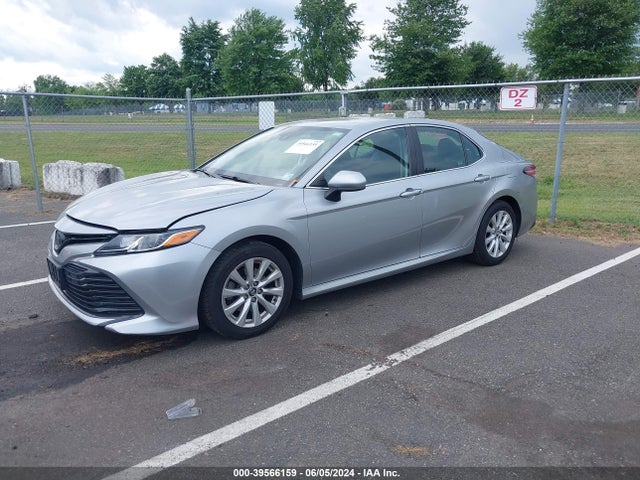Toyota CAMRY LE 2020 4T1C11AK2LU306318 Image 2