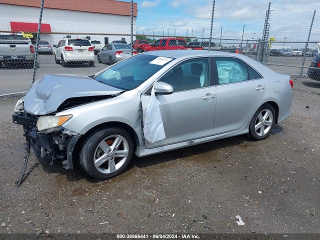 Toyota CAMRY SE 2014 4T1BF1FKXEU811712 Image 2
