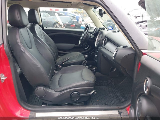 2011 MINI COOPER WMWSU3C53BTX96926 Photo 4