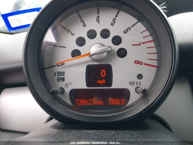 2011 MINI COOPER WMWSU3C53BTX96926 Photo 6